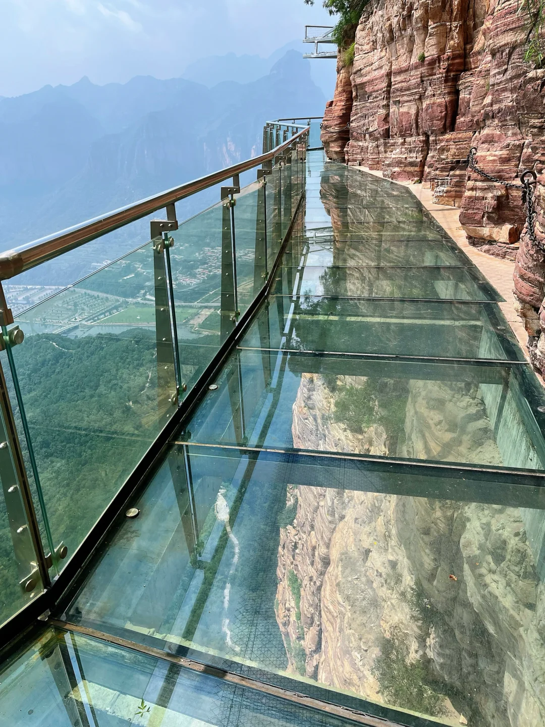 邯郸旅行：东太行山玻璃栈道，脚下是万丈深渊