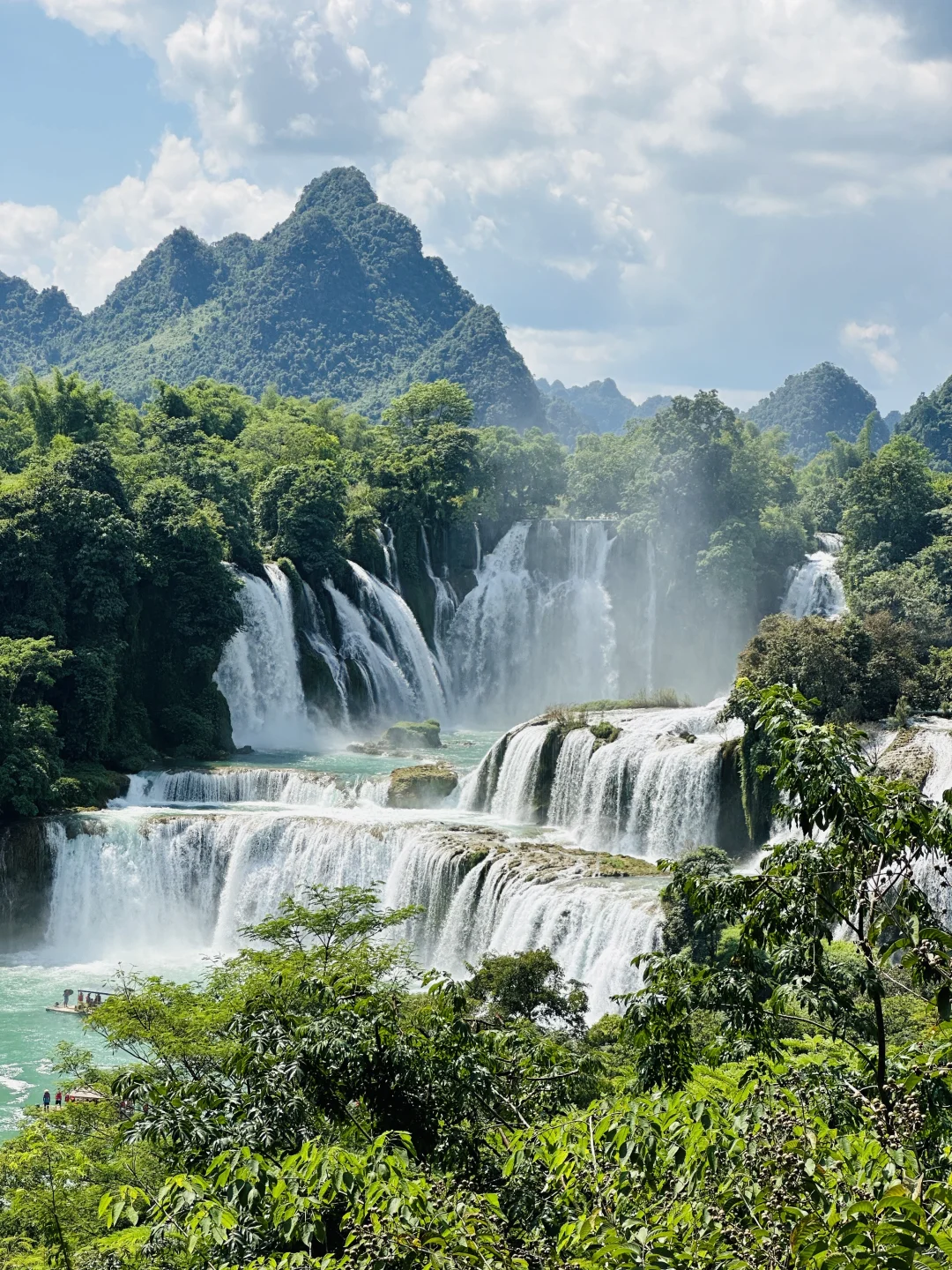 太震撼了，德天跨国瀑布景区