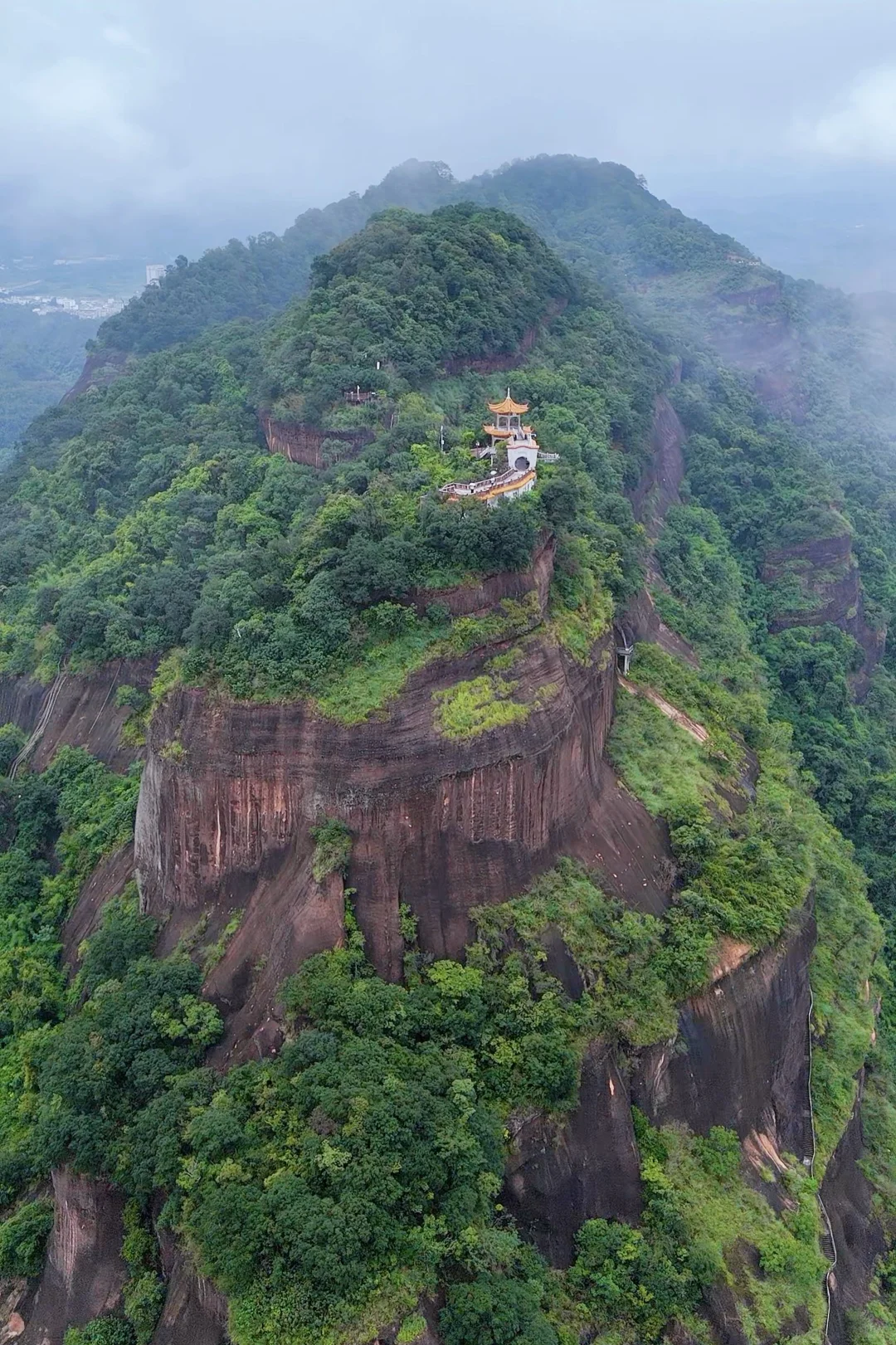 广州1.5h直达!世界级丹霞山怎么没人推?