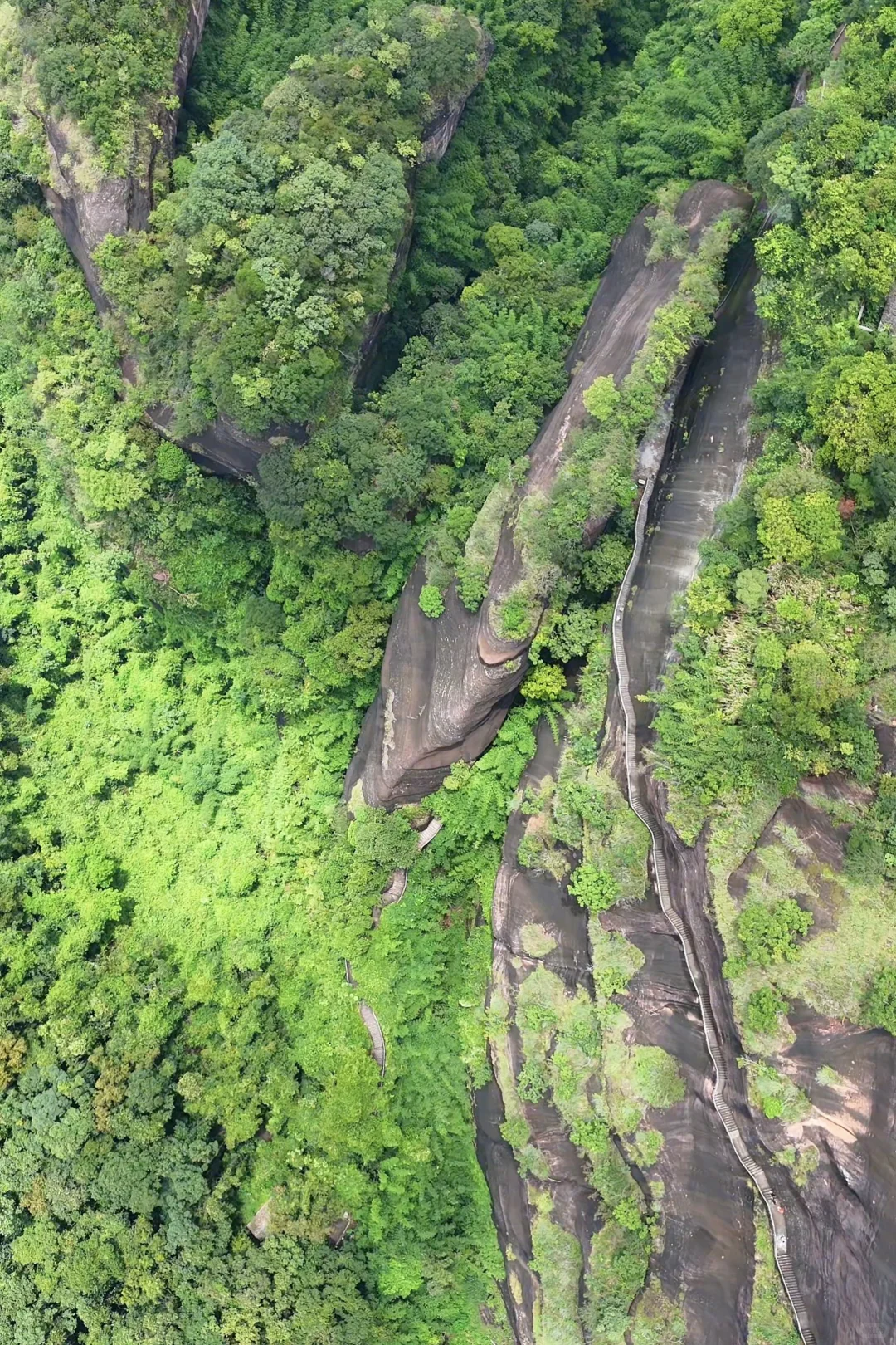 广州1.5h直达!世界级丹霞山怎么没人推?