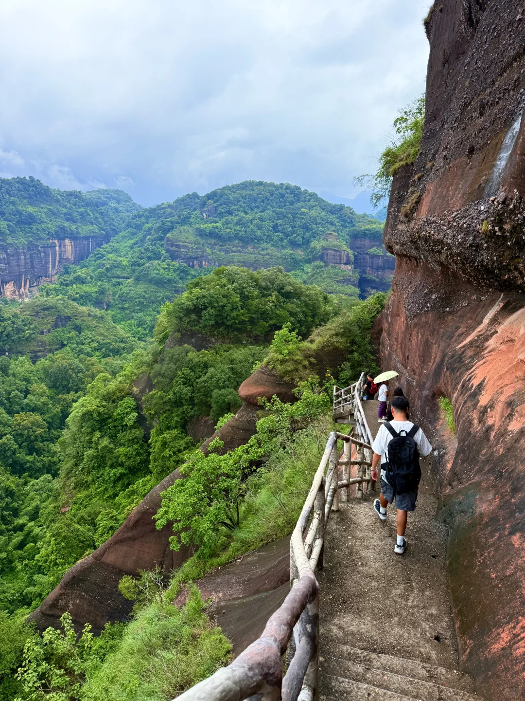 广州1.5h直达!世界级丹霞山怎么没人推?