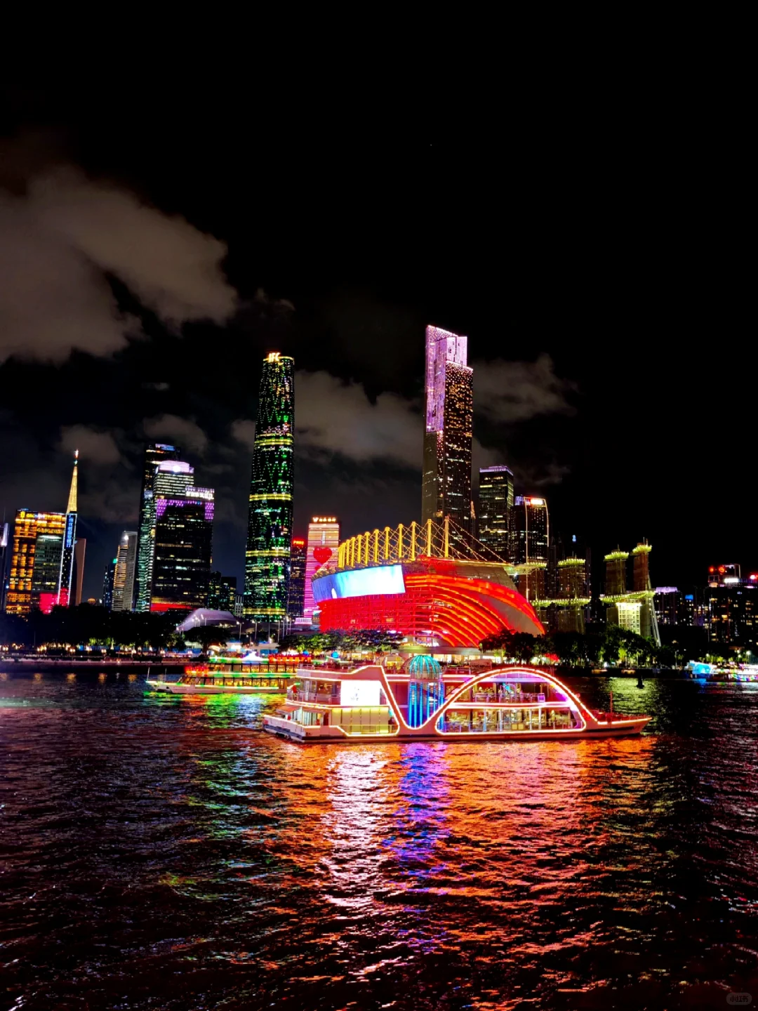 夜游广州塔广场|小蛮腰云端光影秀美到窒息