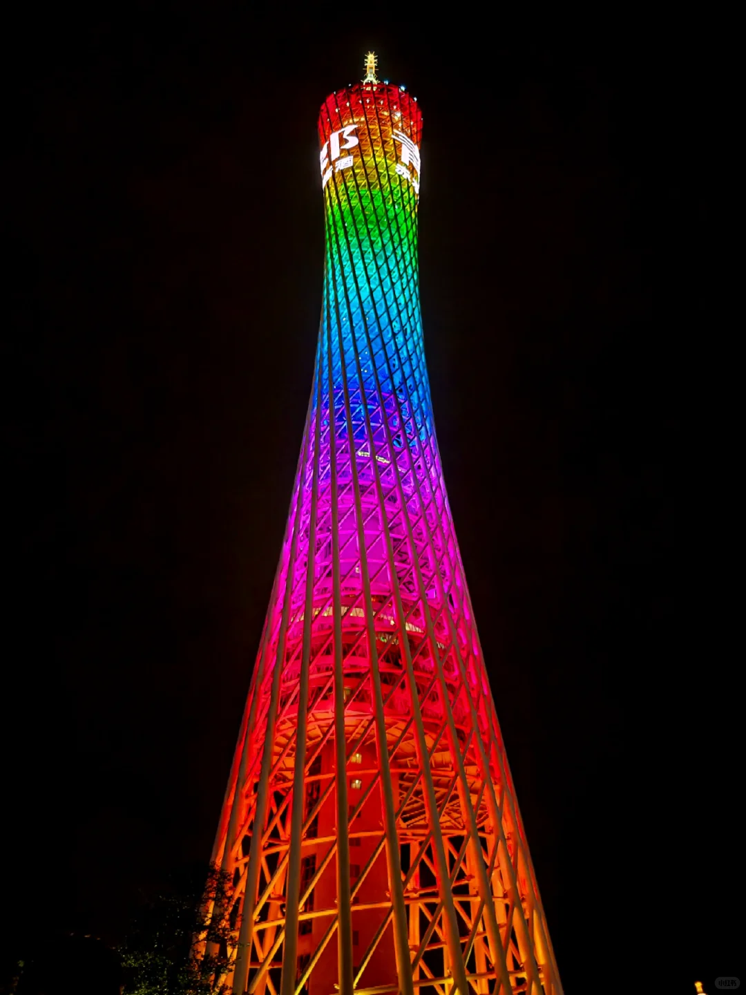 夜游广州塔广场|小蛮腰云端光影秀美到窒息