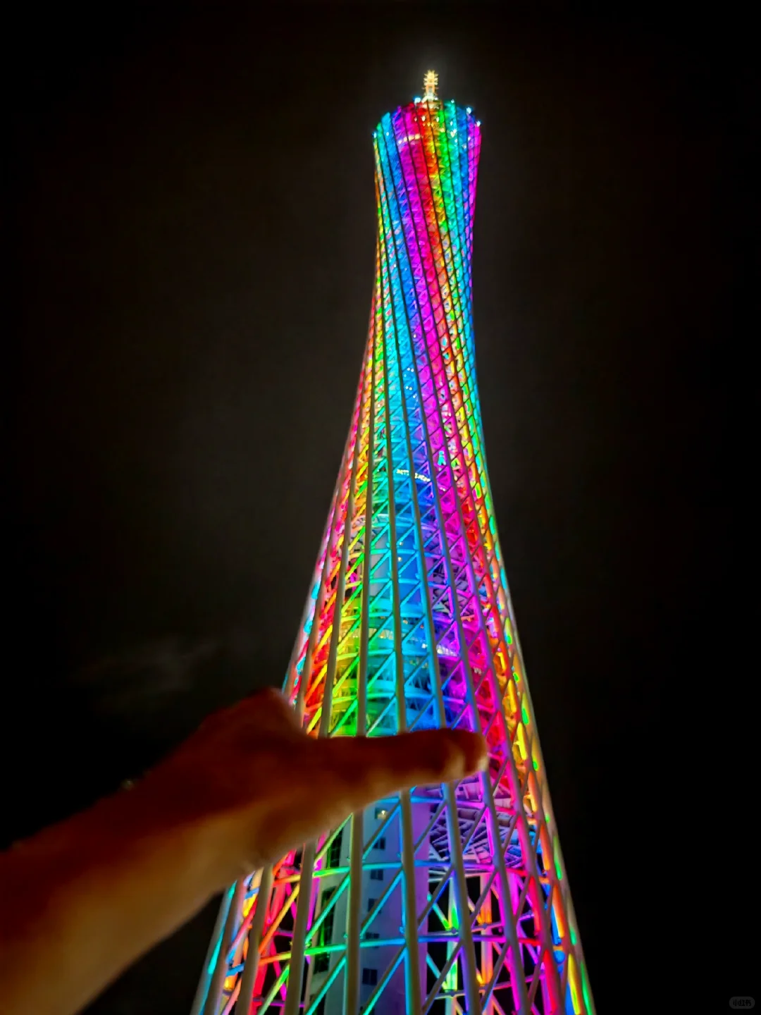 夜游广州塔广场|小蛮腰云端光影秀美到窒息