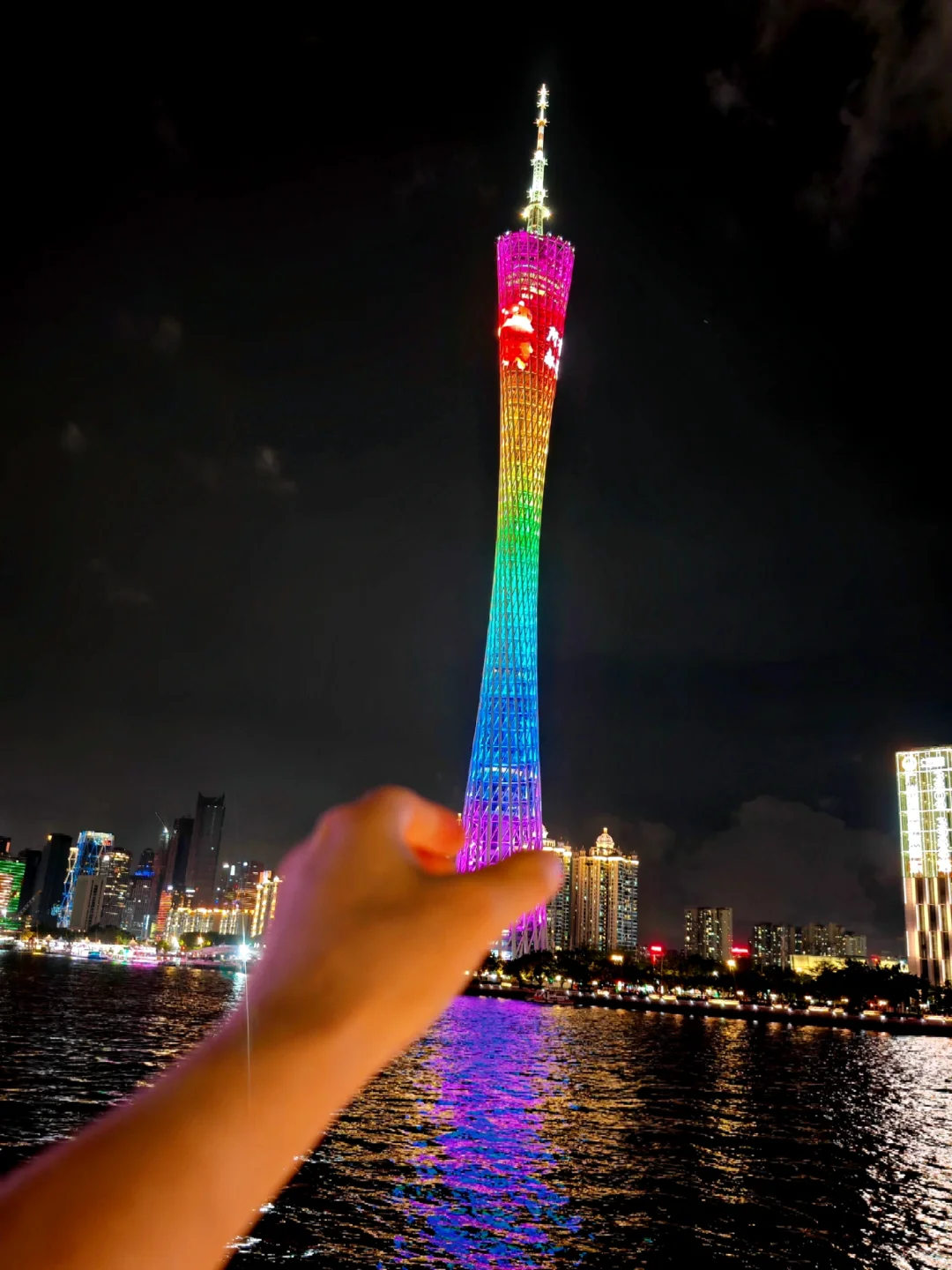 夜游广州塔广场|小蛮腰云端光影秀美到窒息