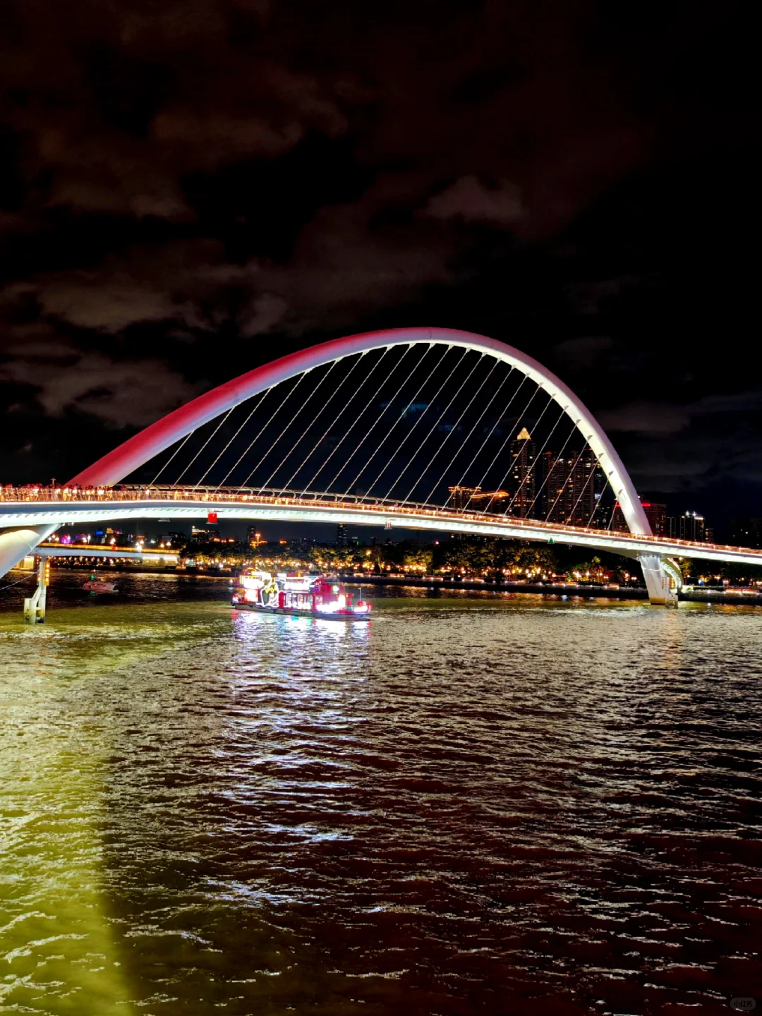 夜游广州塔广场|小蛮腰云端光影秀美到窒息