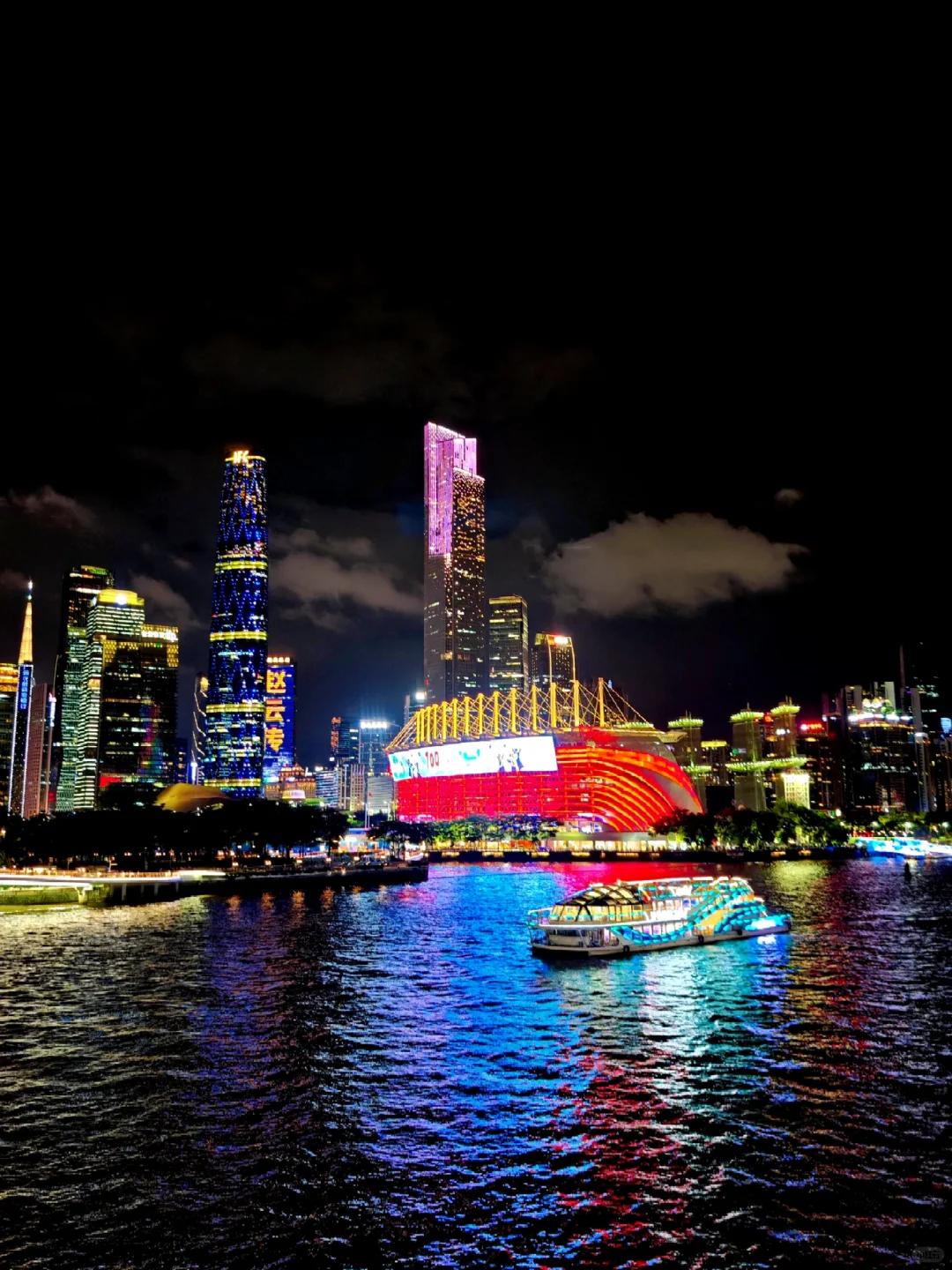 夜游广州塔广场|小蛮腰云端光影秀美到窒息