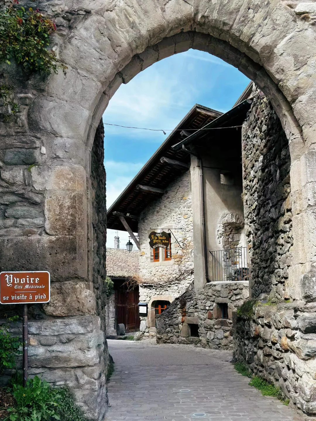 法国人的嘴真严啊💐人少景美的湖畔鲜花小镇