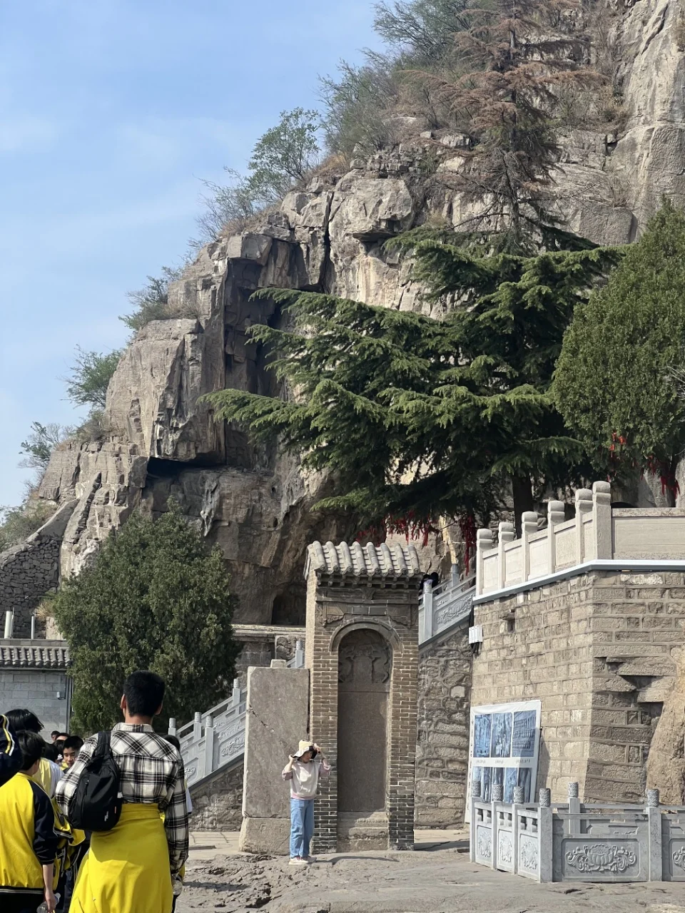 比洛阳龙门石窟人少!邯郸响堂山必冲!