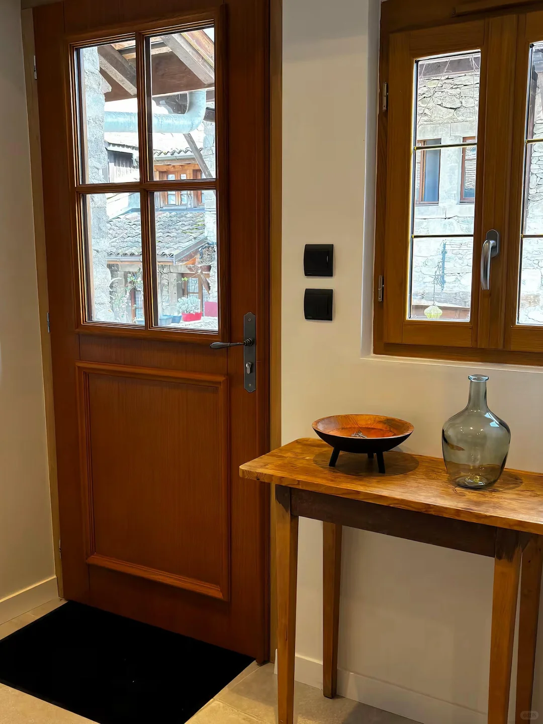 法国人的嘴真严啊💐人少景美的湖畔鲜花小镇