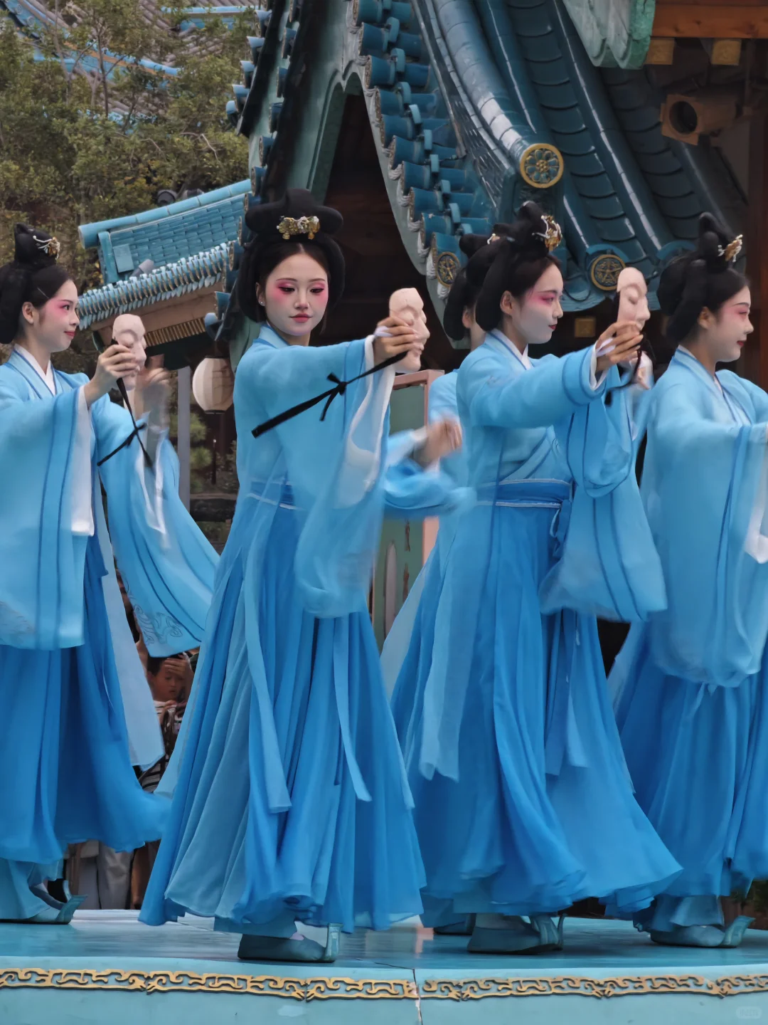 南京旅游的人真的不多，因为树上还有位置。