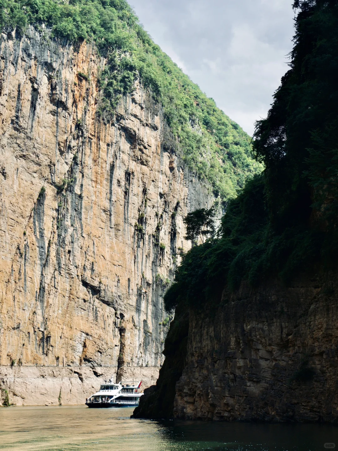 “推荐10个适合国庆反向旅游的冷门小城吧！”