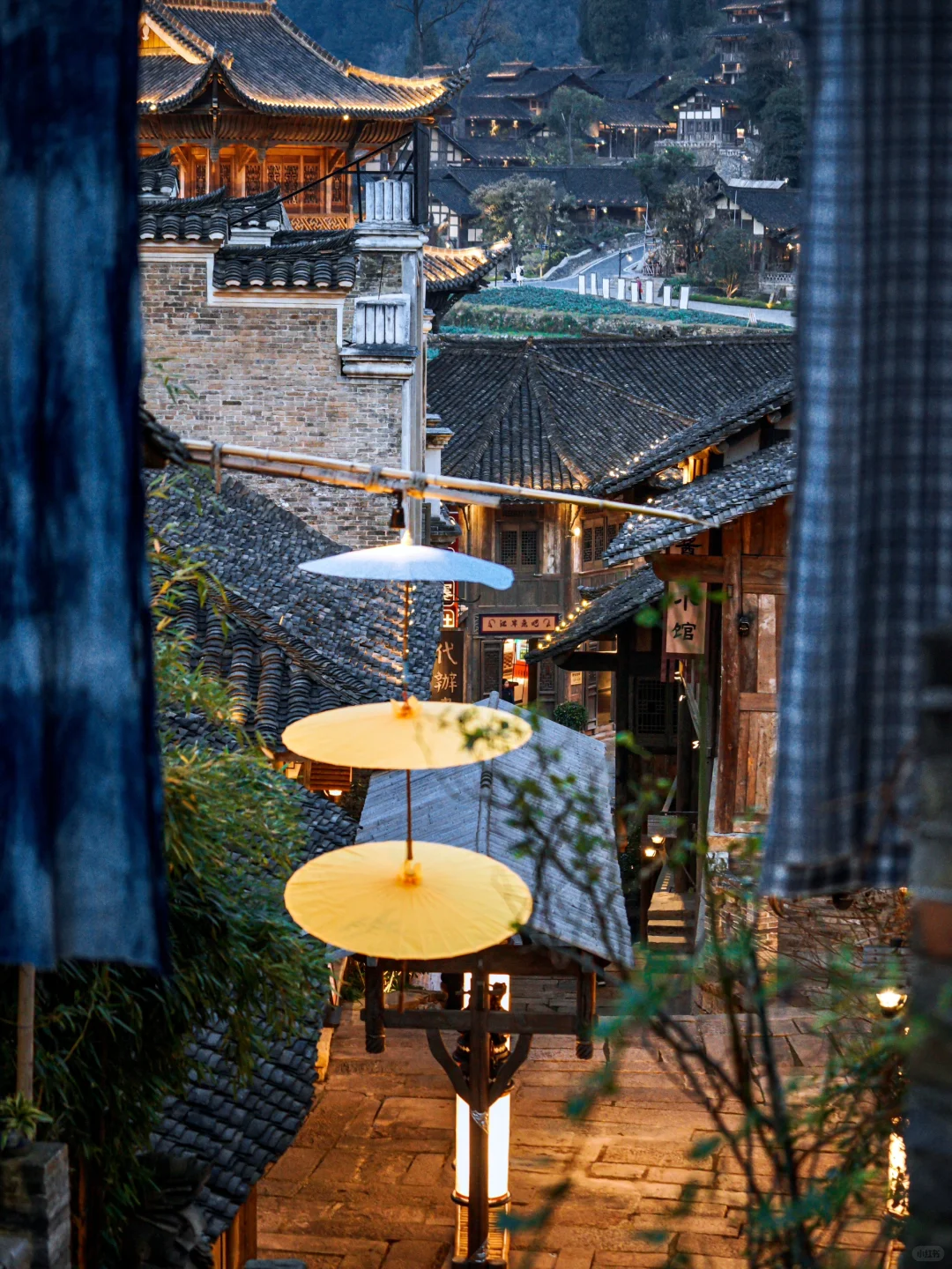 “推荐10个适合国庆反向旅游的冷门小城吧！”