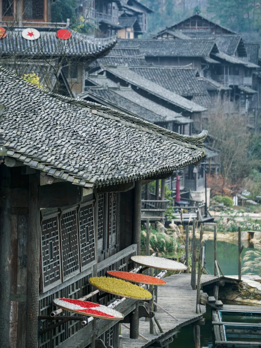 “推荐10个适合国庆反向旅游的冷门小城吧！”