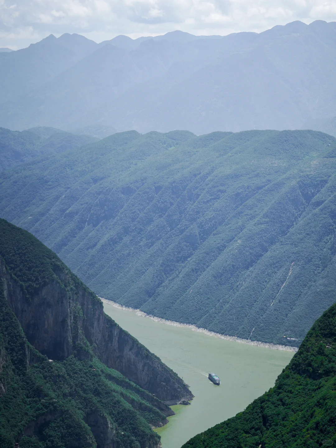 “推荐10个适合国庆反向旅游的冷门小城吧！”