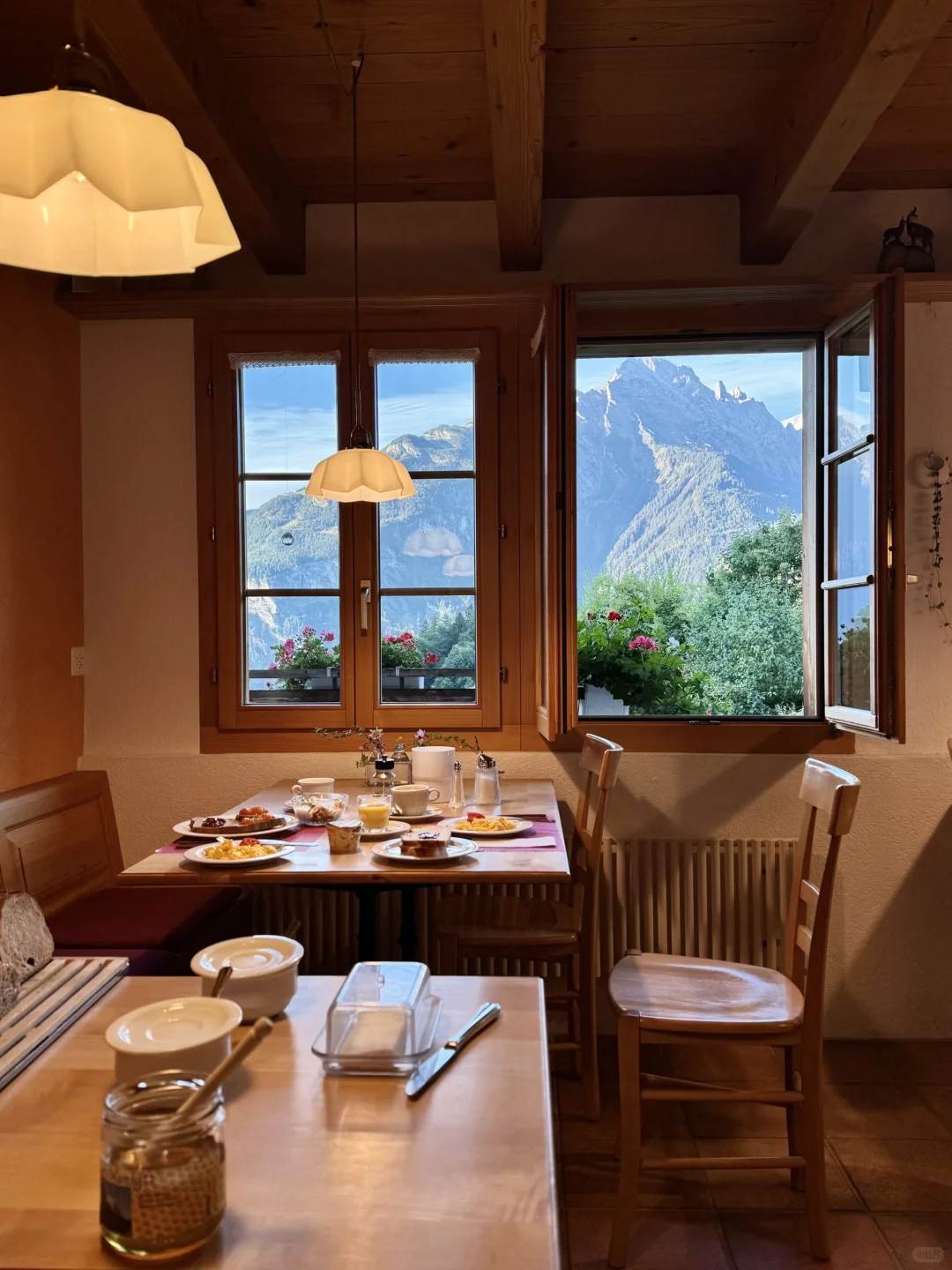 “国庆第一批地球街溜子已抵达瑞士!!”