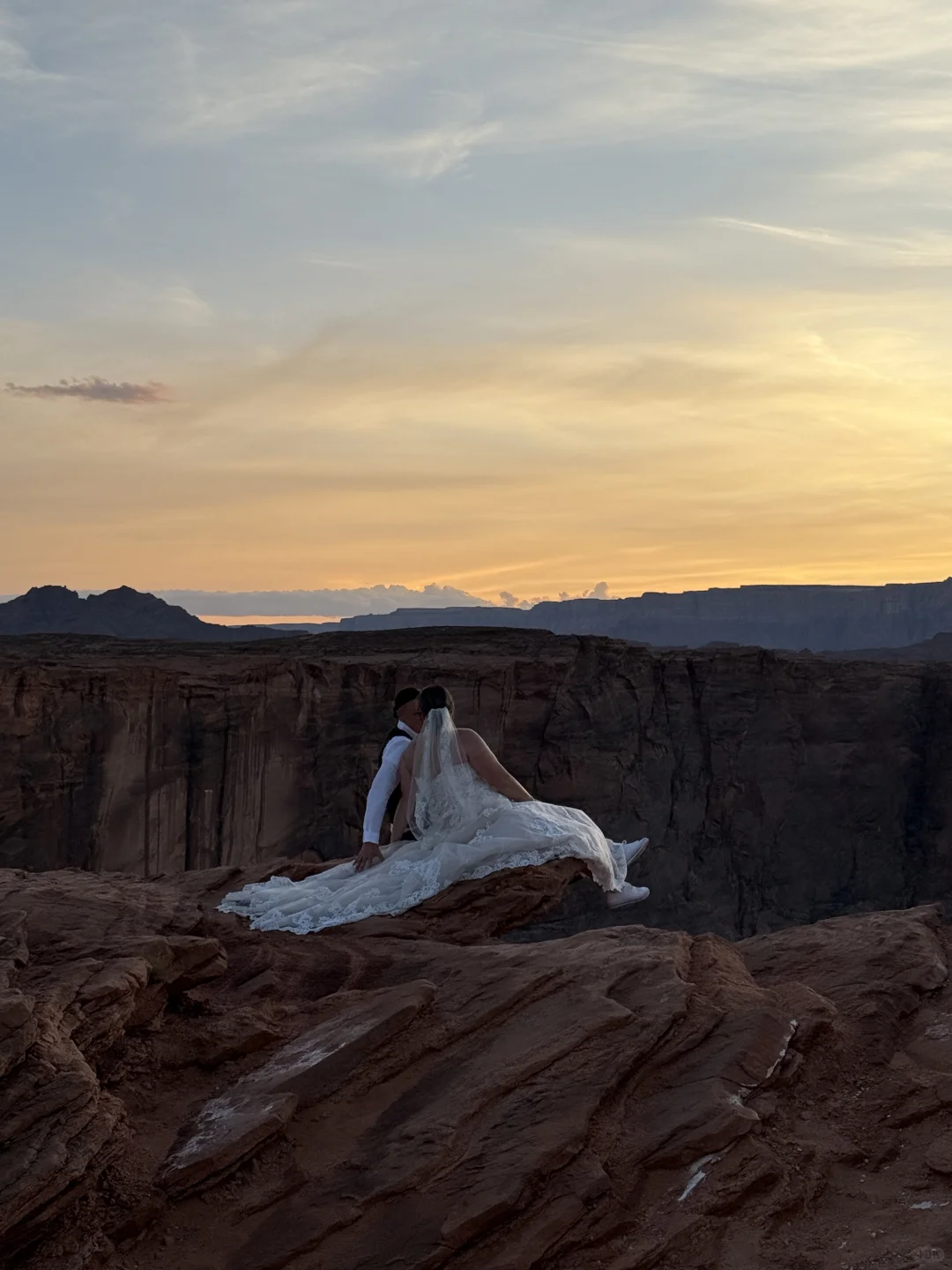 在悬崖上等一场日落🌄