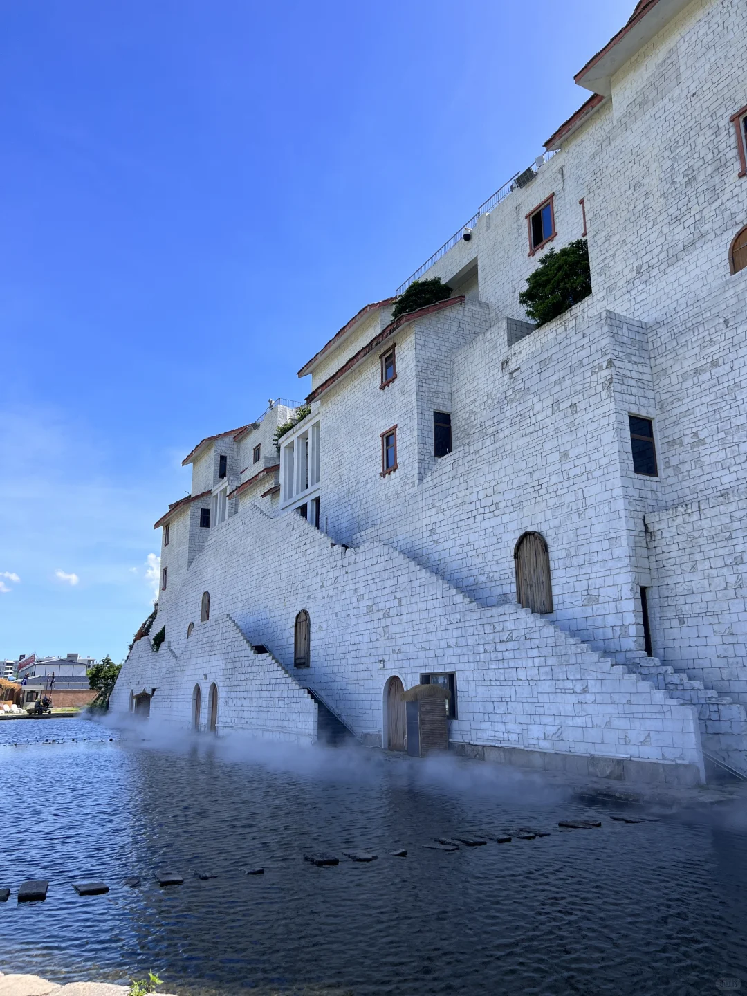 迄今为止,我最喜欢的海边小镇出现了