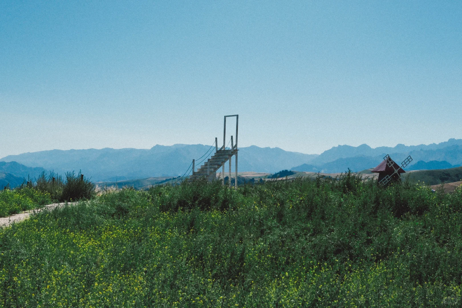 有草原的地方都好可爱呀！