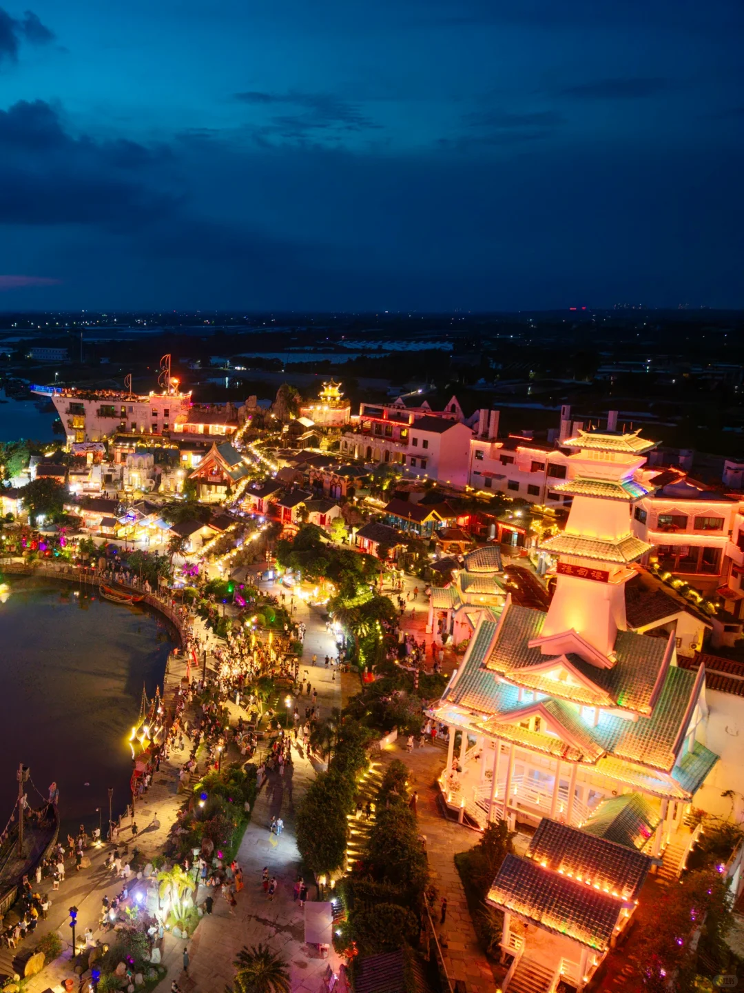 迄今为止,我最喜欢的海边小镇出现了