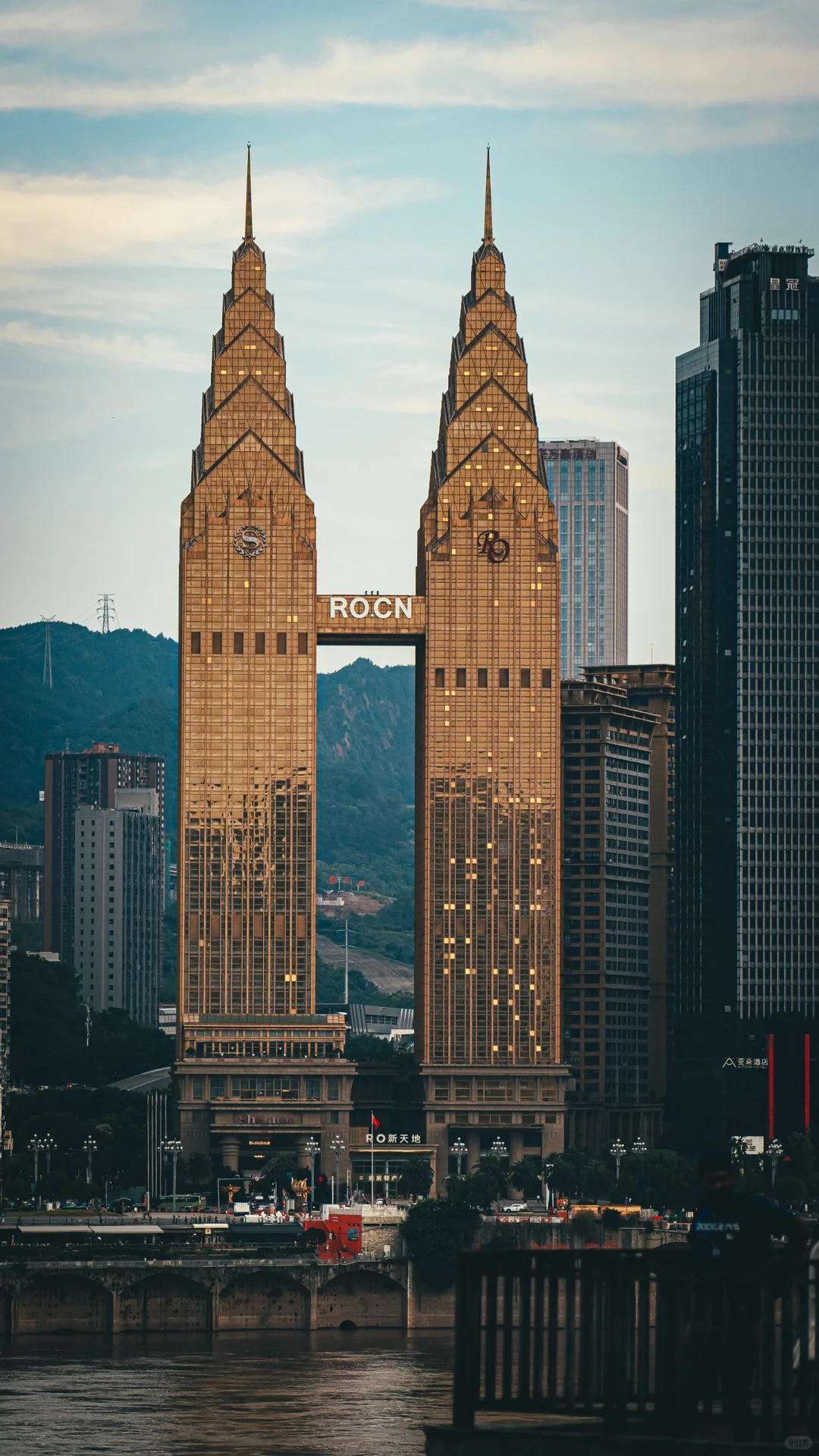 为了这1️⃣8️⃣张照片，我特意飞了一趟重庆