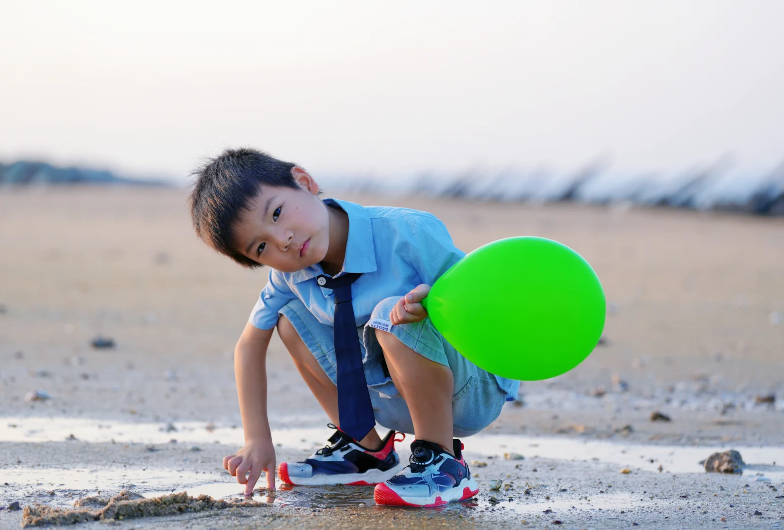 在金门扑捉到小学生