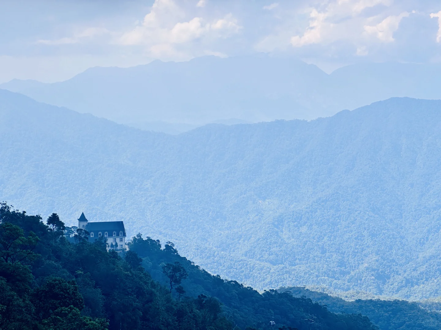 越南·岘港·巴拿山｜坐最长缆车，逛巨手托金桥