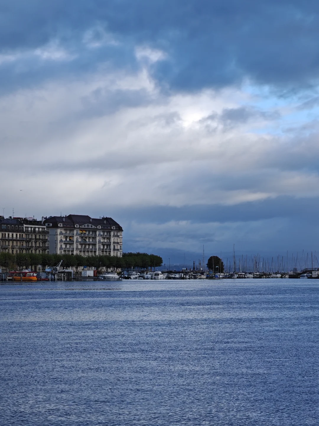 斑马旅游14天团费3.7w的法意瑞打卡团。。。