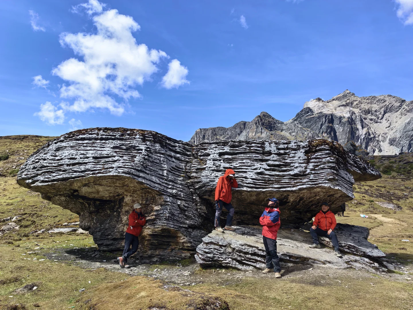 亚丁大转山景区进出
