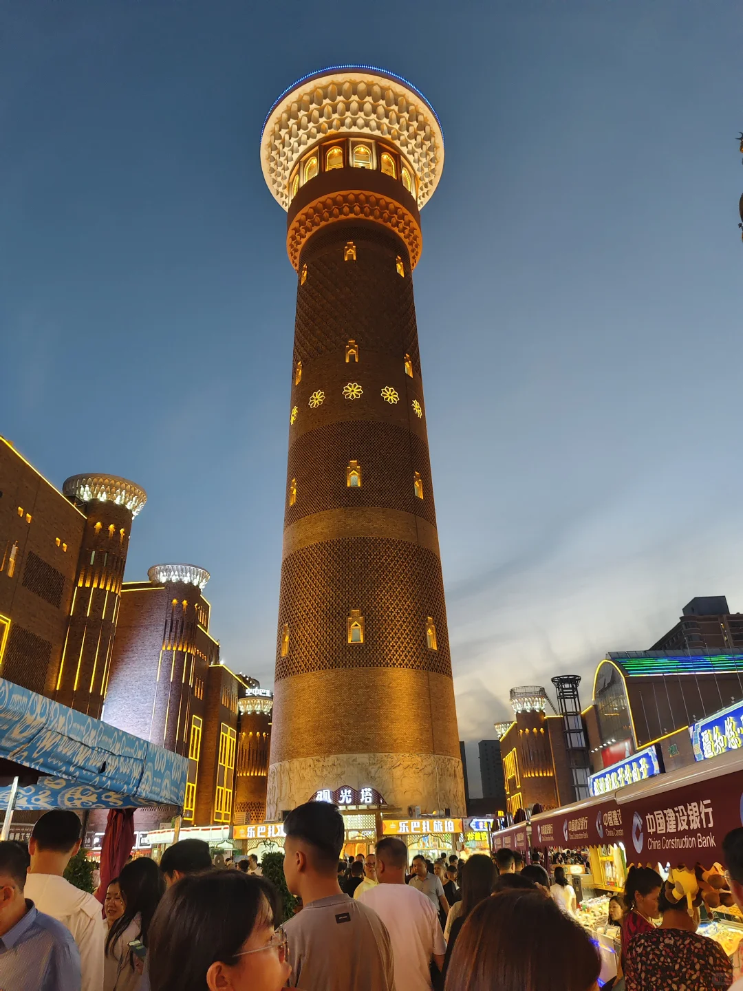 一大一小，暑假公共交通游新疆20天。