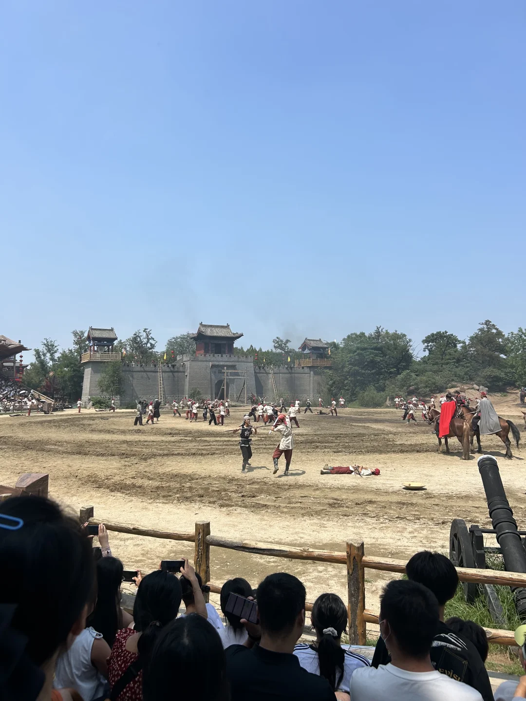 开封景区万岁山人减少啦 天气凉爽不拥挤