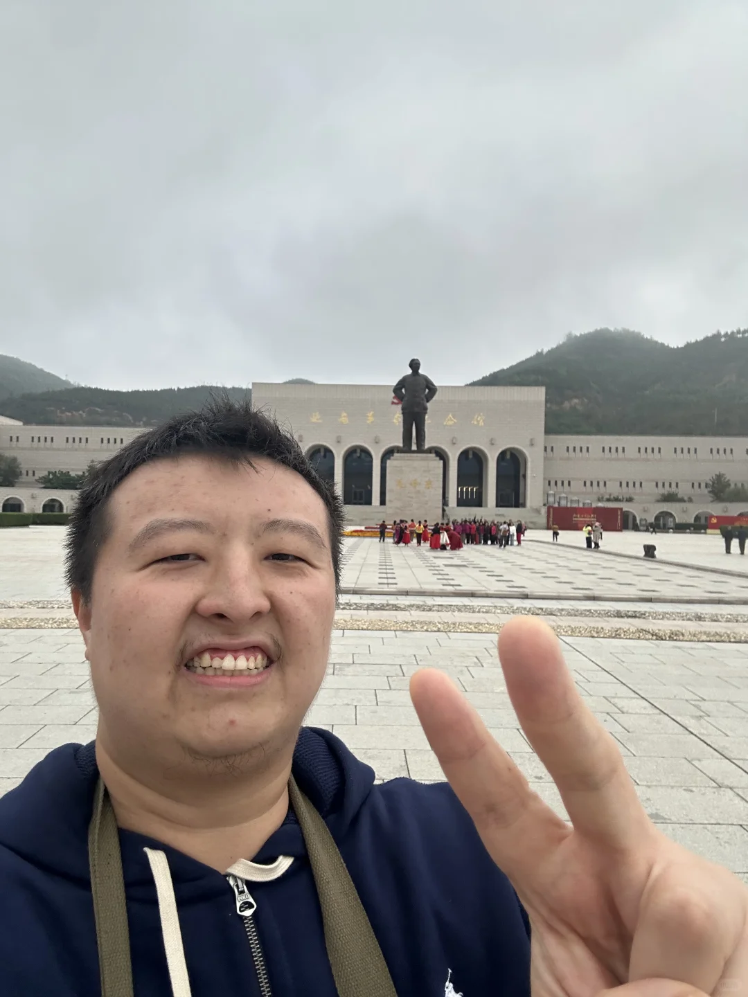 今天上午我来延安革命纪念地景区拍照了。