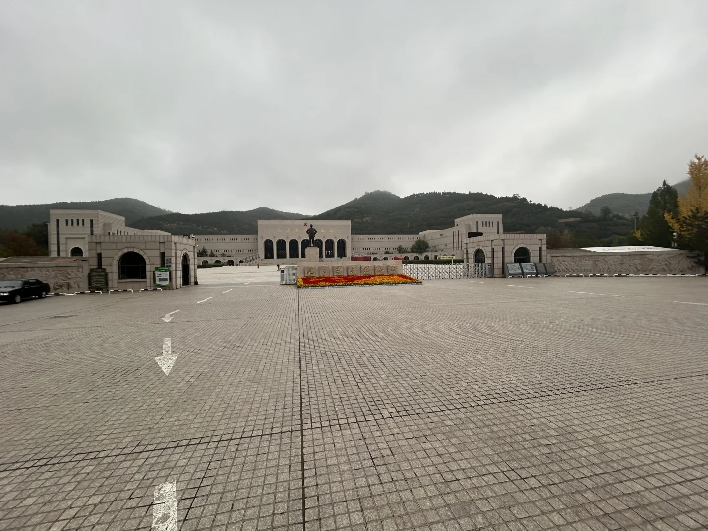 今天上午我来延安革命纪念地景区拍照了。