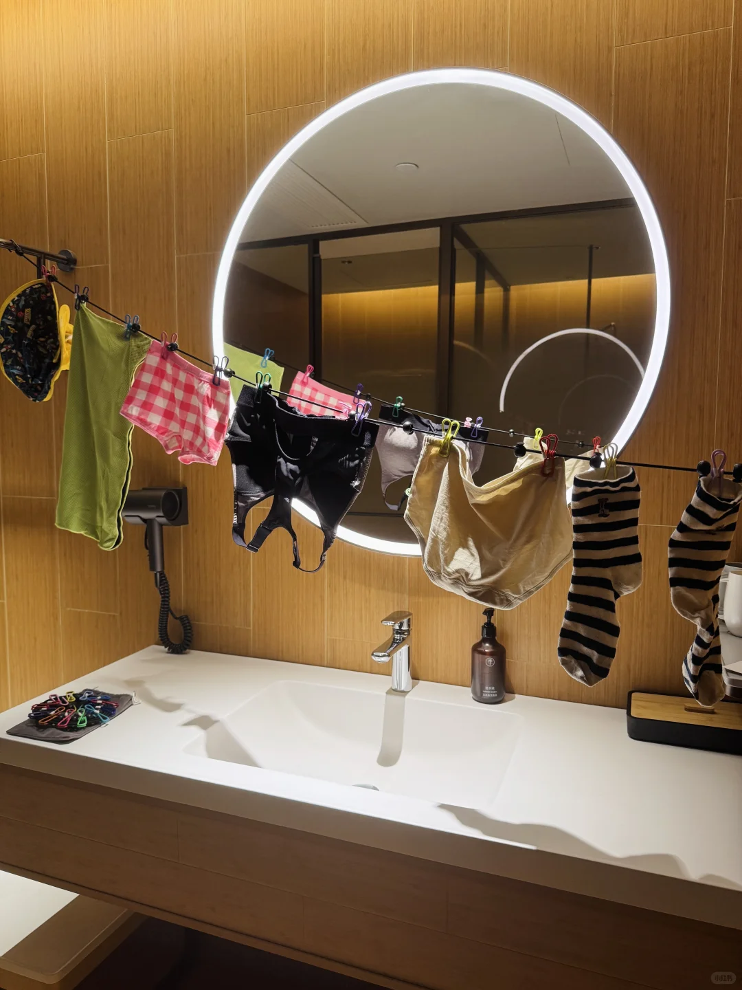 我们日本十天只带3套衣服，全靠这根绳子