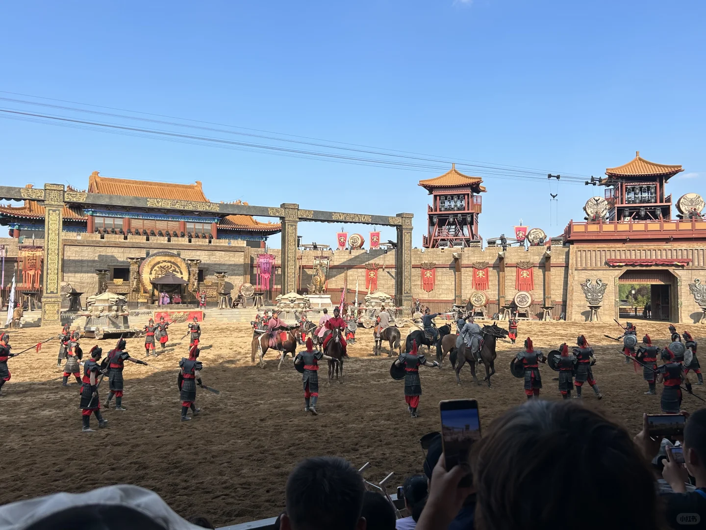 开封景区万岁山人减少啦 天气凉爽不拥挤