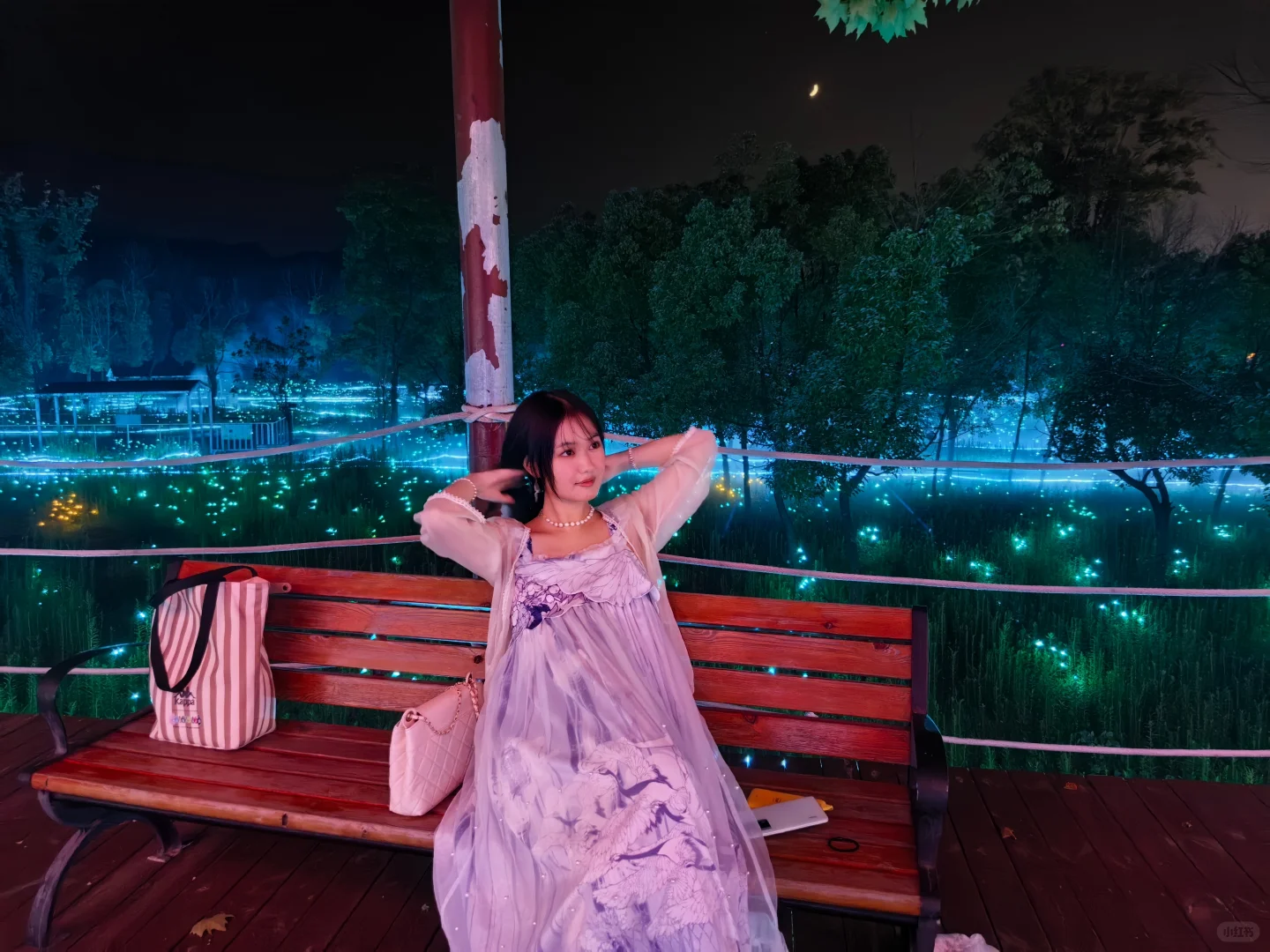 就这样边吃泡面边赶景点表演边拍拍拍