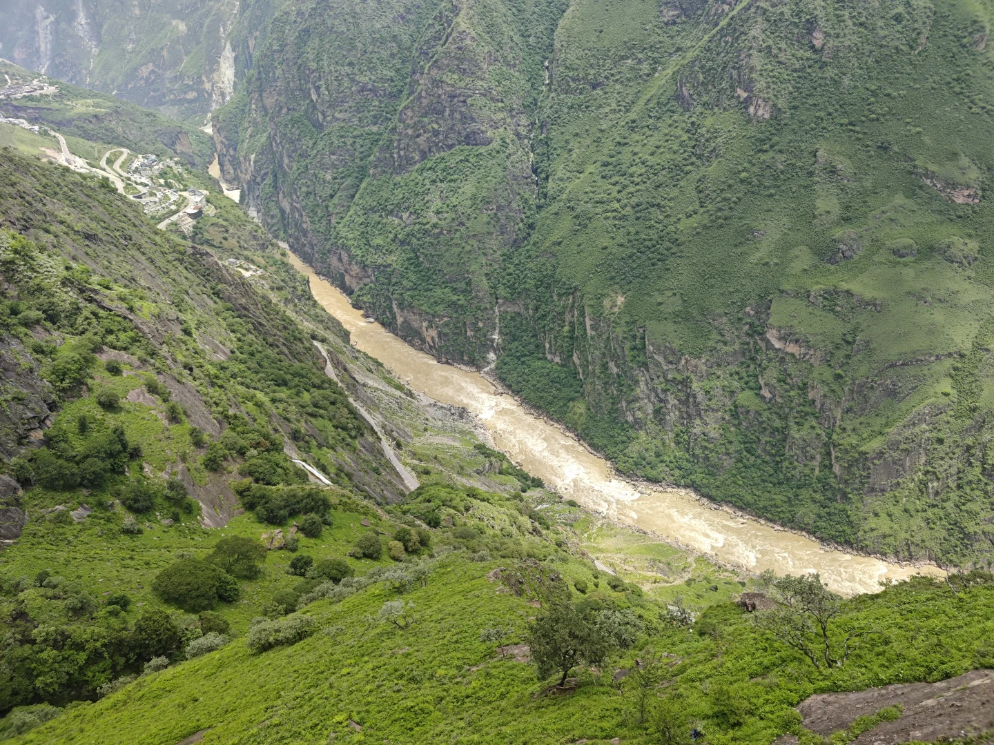 虎跳峡小白体验徒步一日游记录（大巴版）