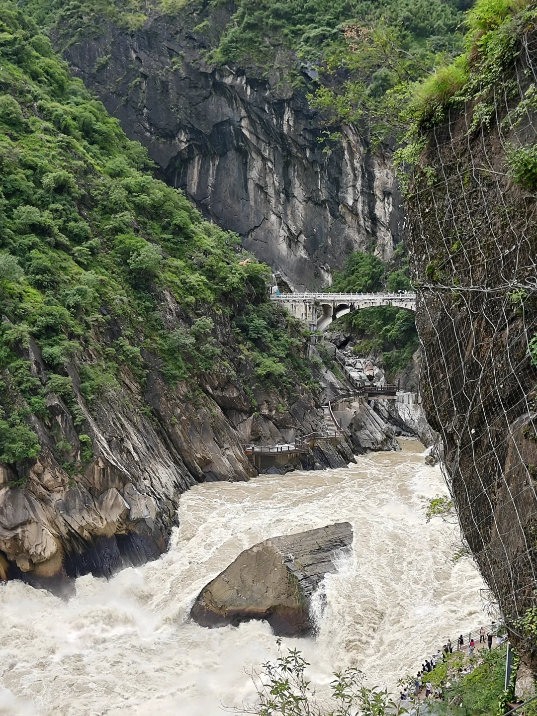 虎跳峡小白体验徒步一日游记录（大巴版）