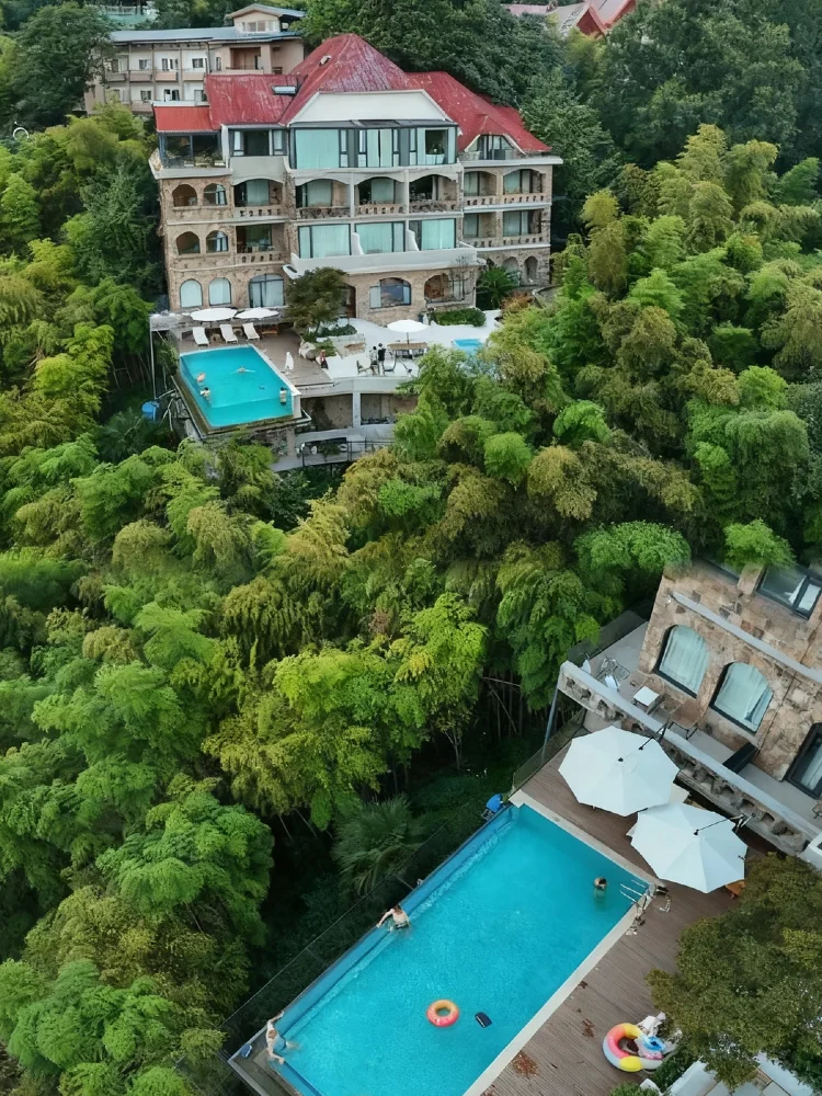 莫干山度假必住！浴缸看景谁懂啊～