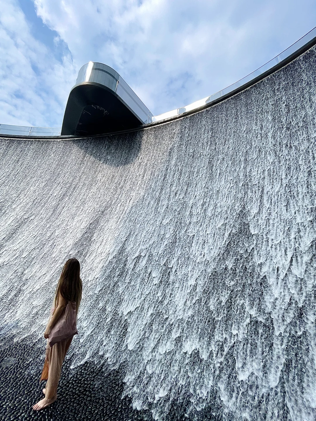 在西安！！！一整个被水幕瀑布美到失语……