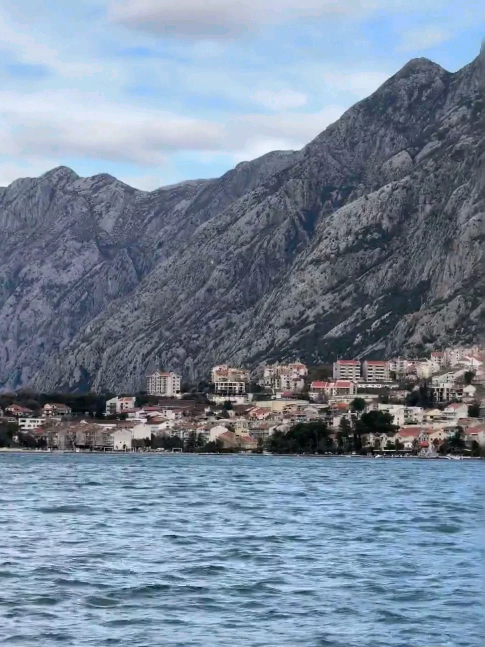 不到1w，去了黑山+波黑+塞尔维亚三国