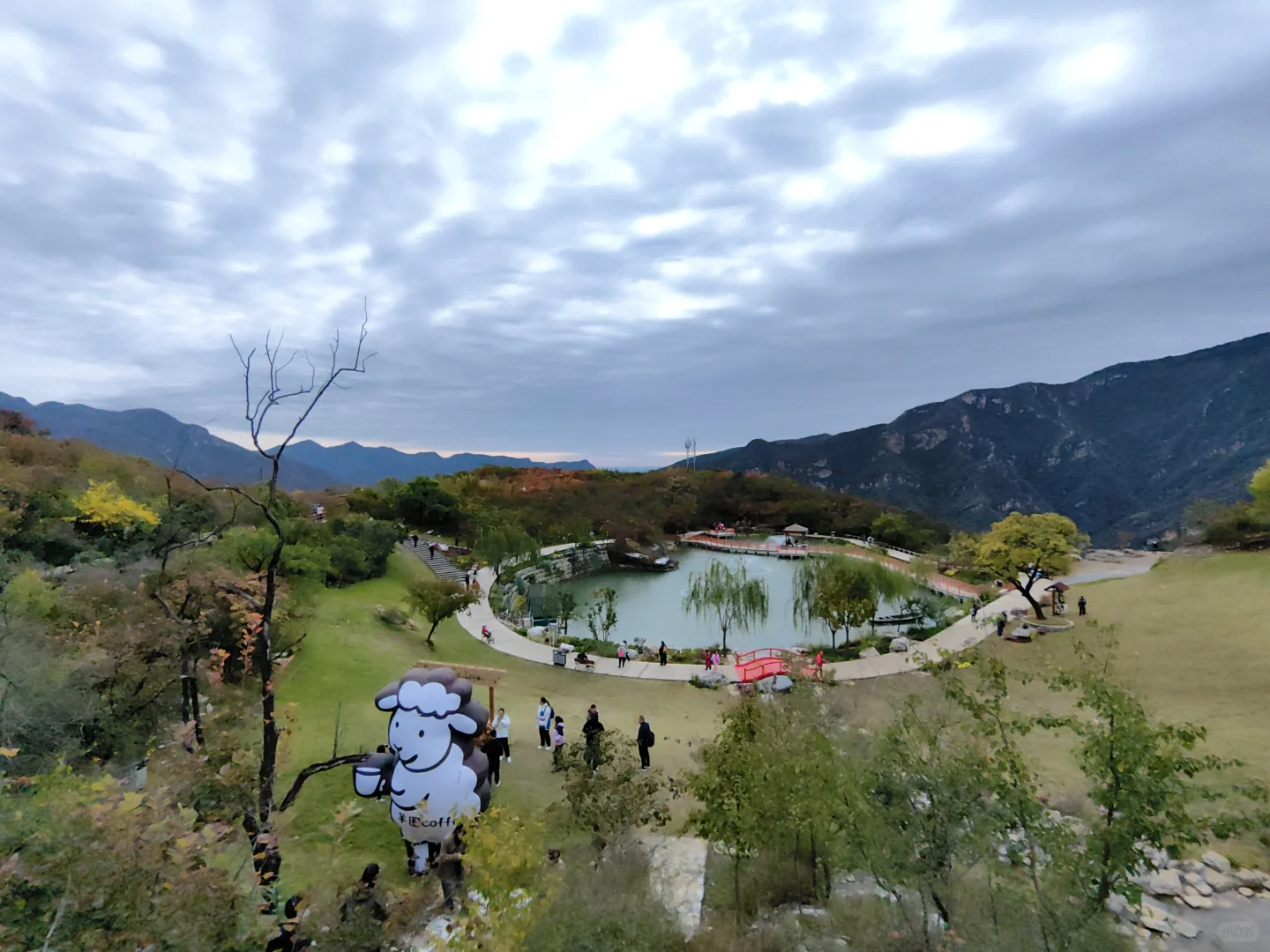 10月18日的坡峰岭红叶