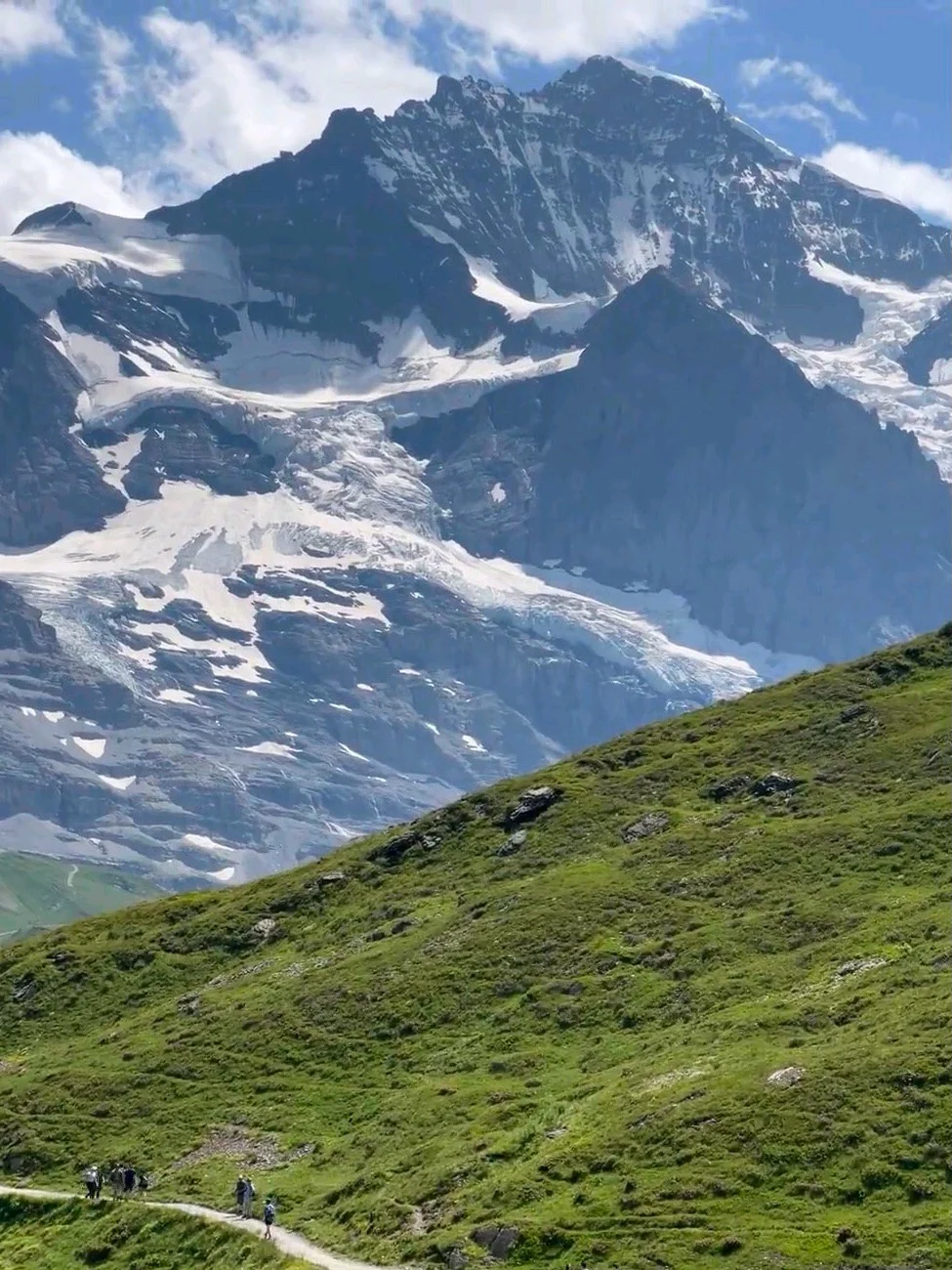 不到1w，去了黑山+波黑+塞尔维亚三国