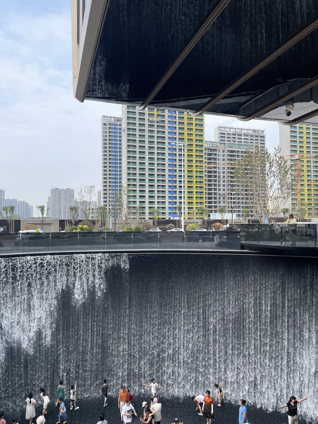 在西安！！！一整个被水幕瀑布美到失语……