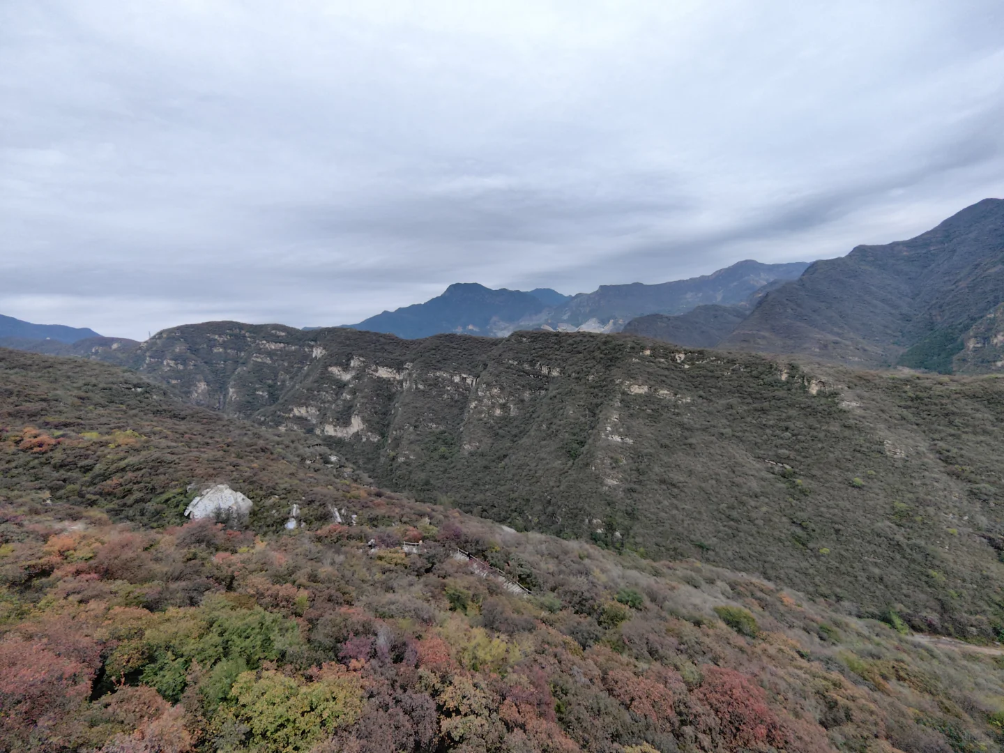 10月18日的坡峰岭红叶
