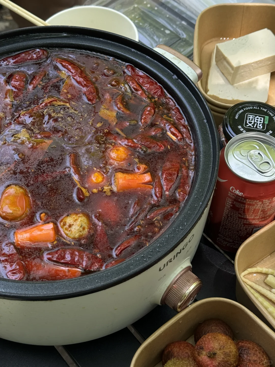 被山林包围的小溪流！太绝了！