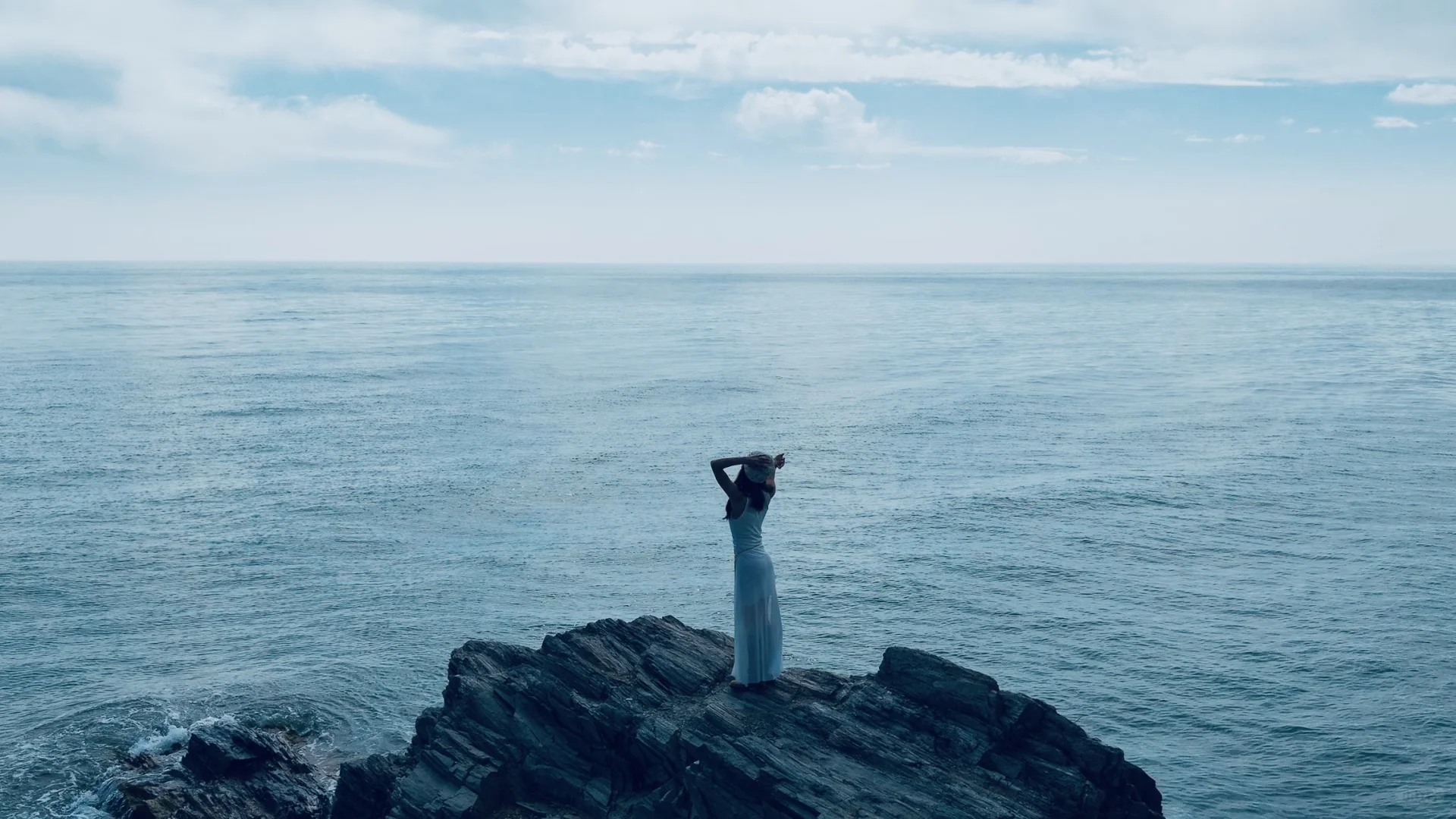 第一日，湖海与天空