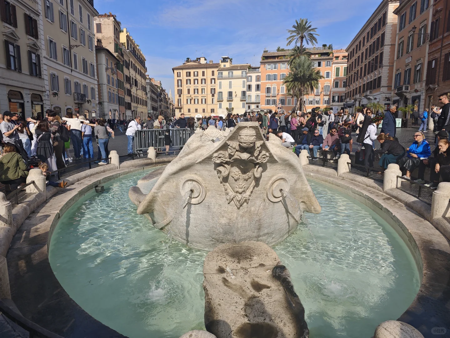 西班牙阶梯：浪漫与艺术交汇的城市心脏