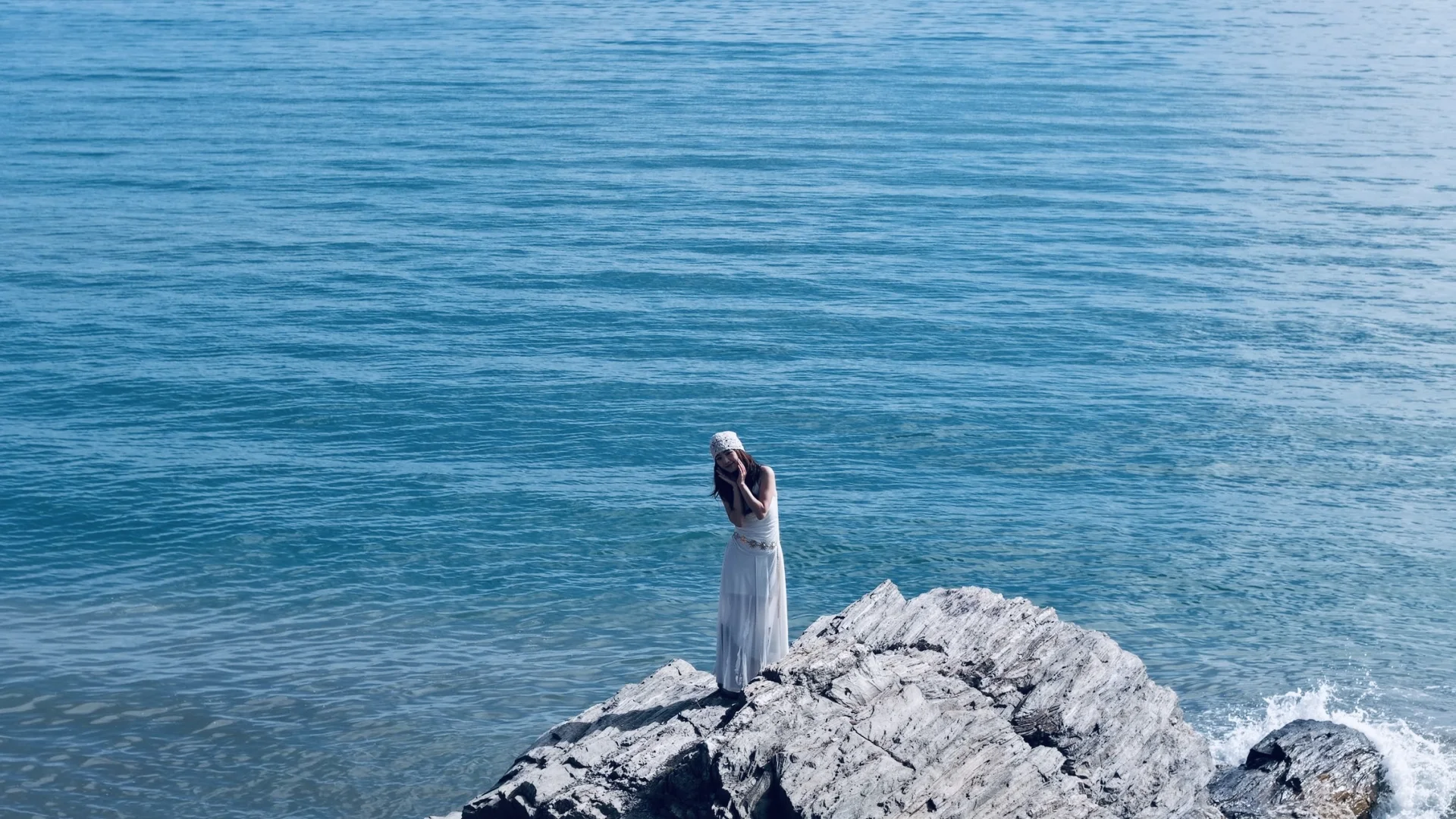 第一日，湖海与天空