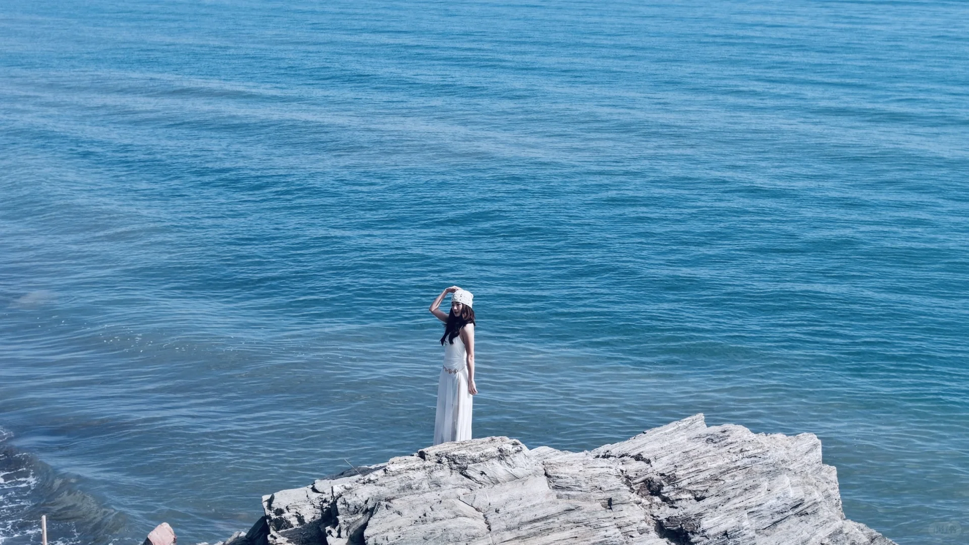 第一日，湖海与天空